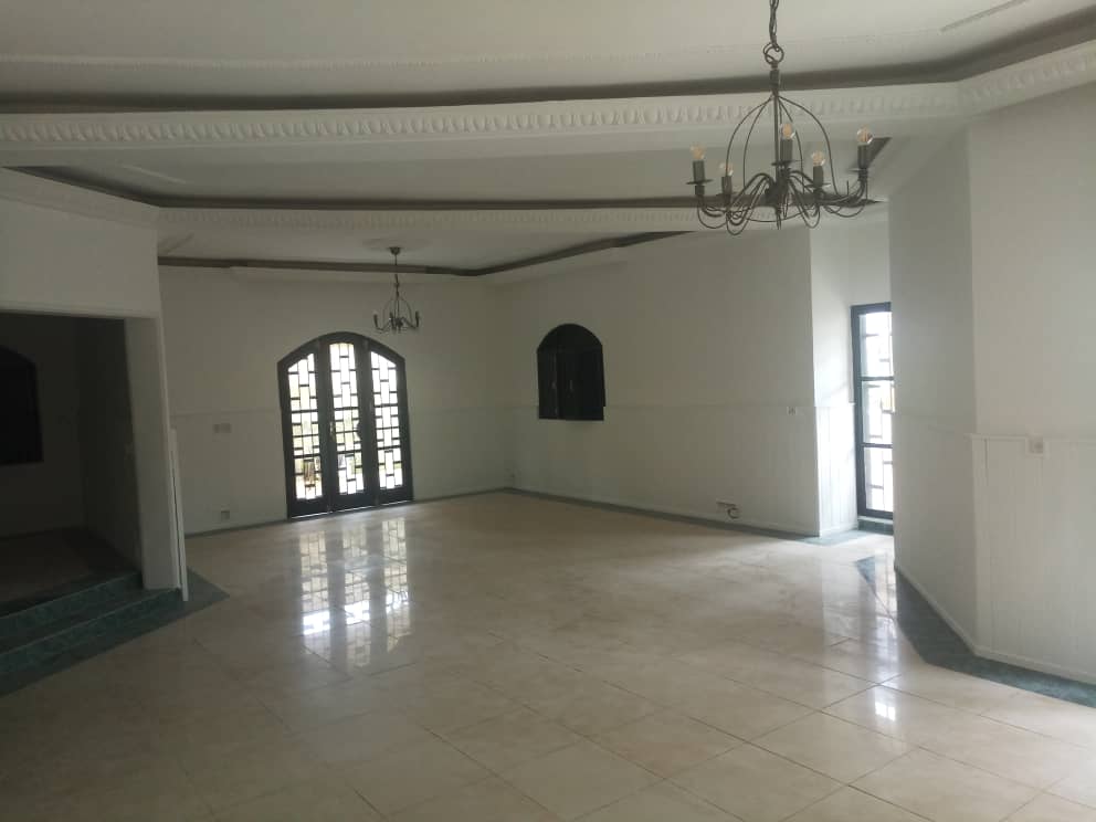 House (Villa) to rent - Douala, Bonapriso, Météo et hydrocarbures (02 biens disponibles ) - 1 living room(s), 4 bedroom(s), 3 bathroom(s) - 2 000 000 FCFA / month