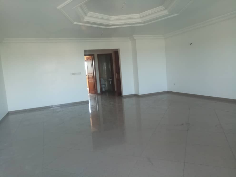 Office to rent at Douala, Bonapriso, Avenue de Gaule - 110 m2 - 900 000 FCFA