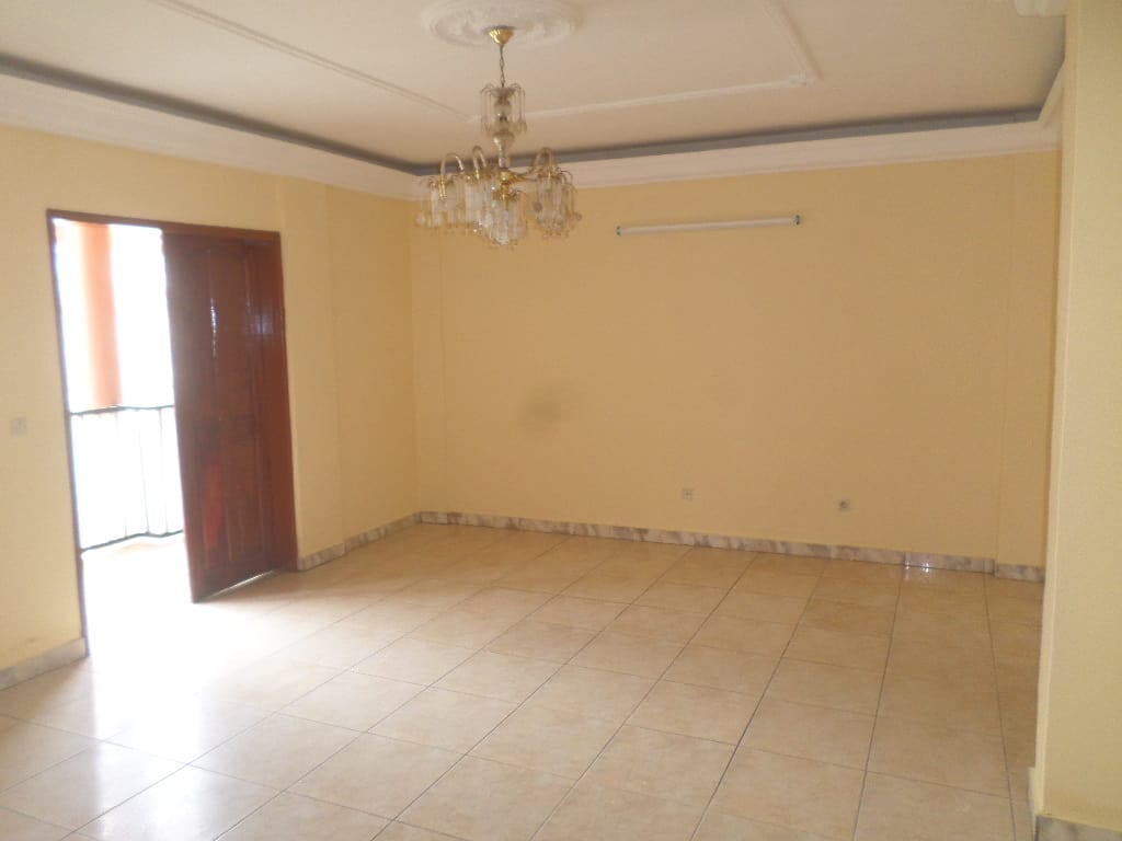 Apartment to rent - Yaoundé, Bastos, PAS LOIN DE LAMBASSADE DU NIGERIA - 1 living room(s), 2 bedroom(s), 2 bathroom(s) - 265 000 FCFA / month