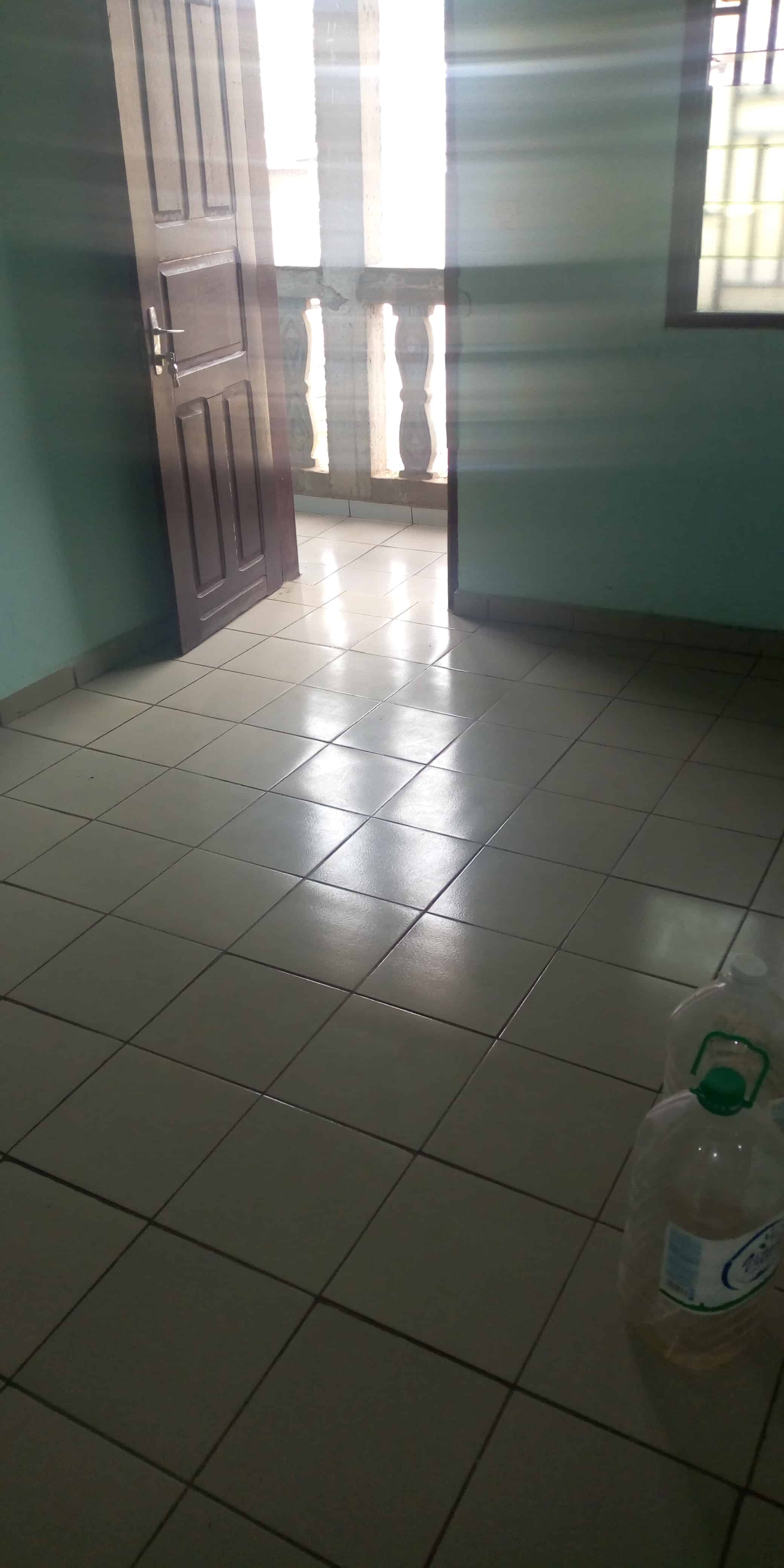 Studio to rent - Yaoundé, Biyem-Assi, Chambre moderne à louer à Yaoundé biyem assi lycée - 32 500 FCFA / month