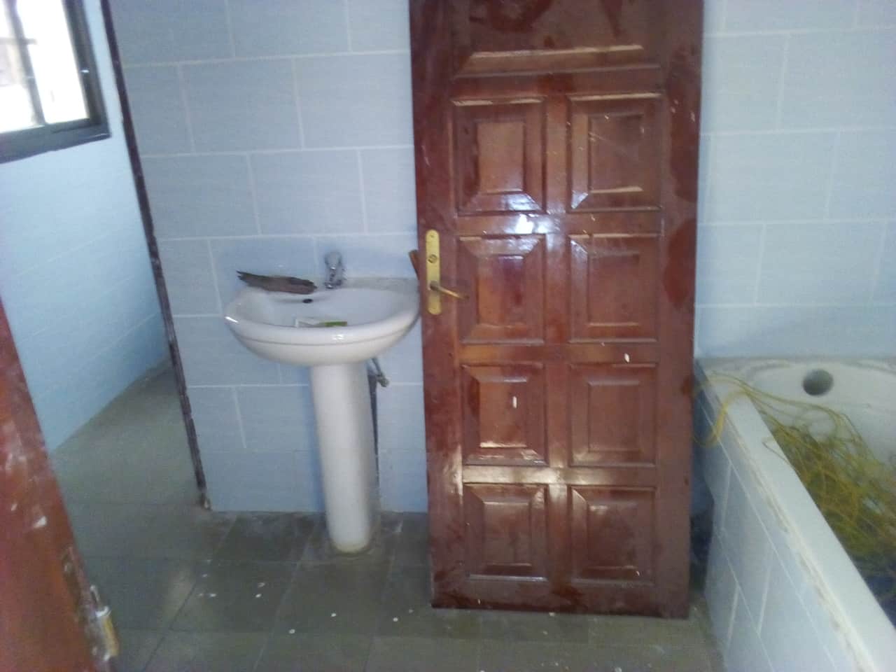 House (Villa) to rent - Yaoundé, Bastos, pas loin de mtn - 1 living room(s), 3 bedroom(s), 2 bathroom(s) - 1 000 000 FCFA / month