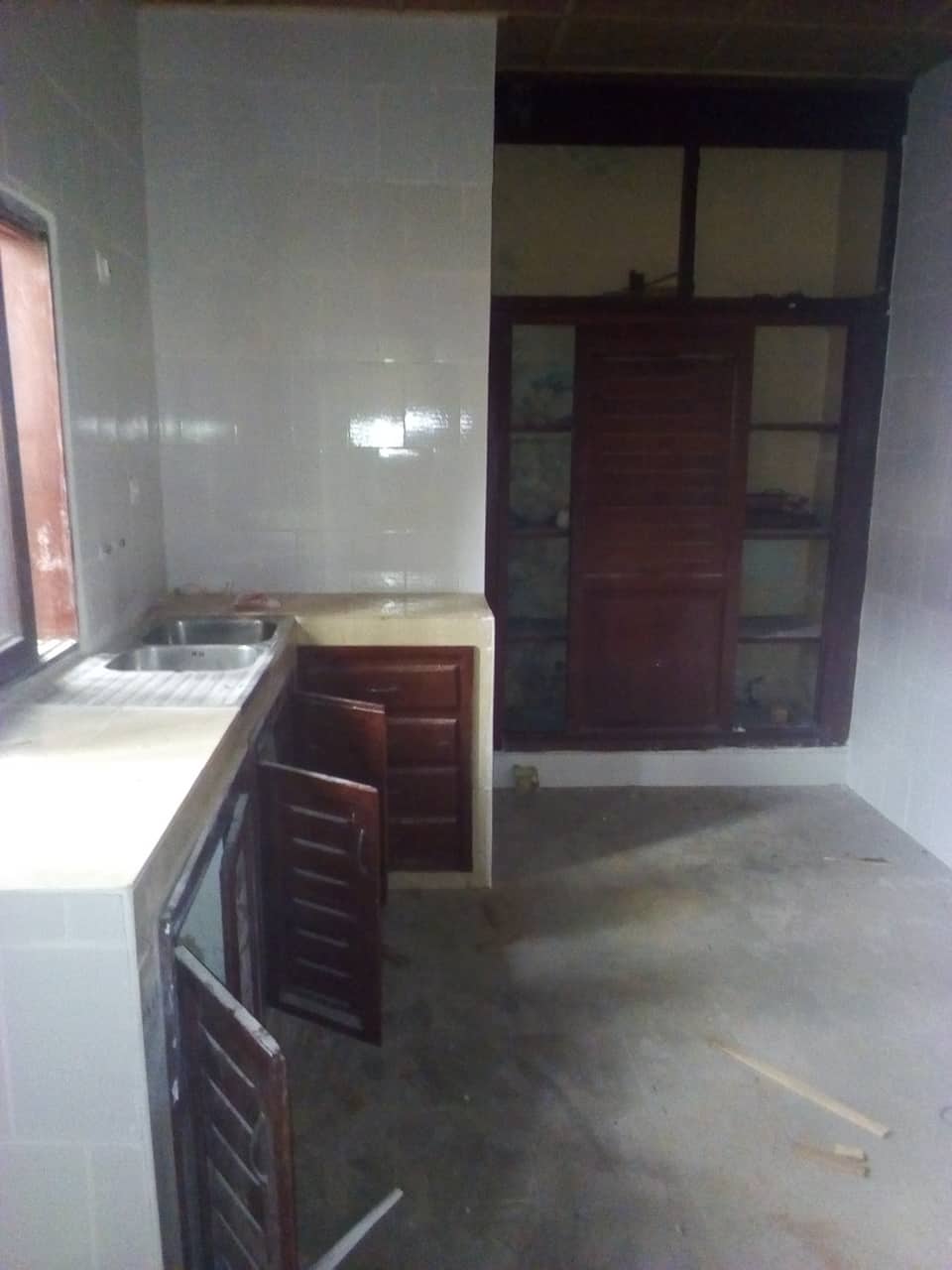 House (Villa) to rent - Yaoundé, Bastos, pas loin de mtn - 1 living room(s), 3 bedroom(s), 2 bathroom(s) - 1 000 000 FCFA / month