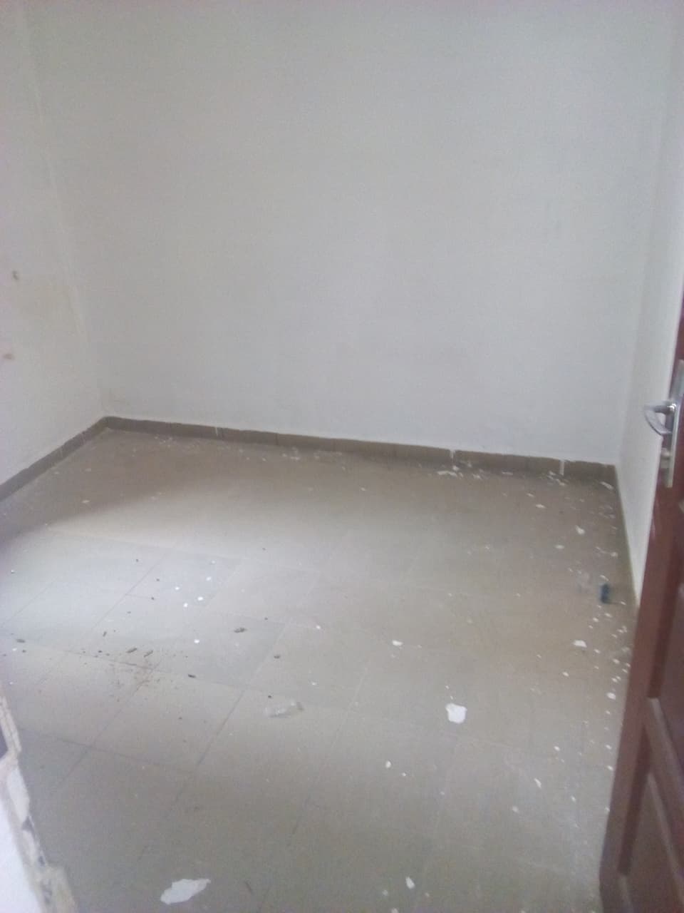 House (Villa) to rent - Yaoundé, Bastos, pas loin de mtn - 1 living room(s), 3 bedroom(s), 2 bathroom(s) - 1 000 000 FCFA / month