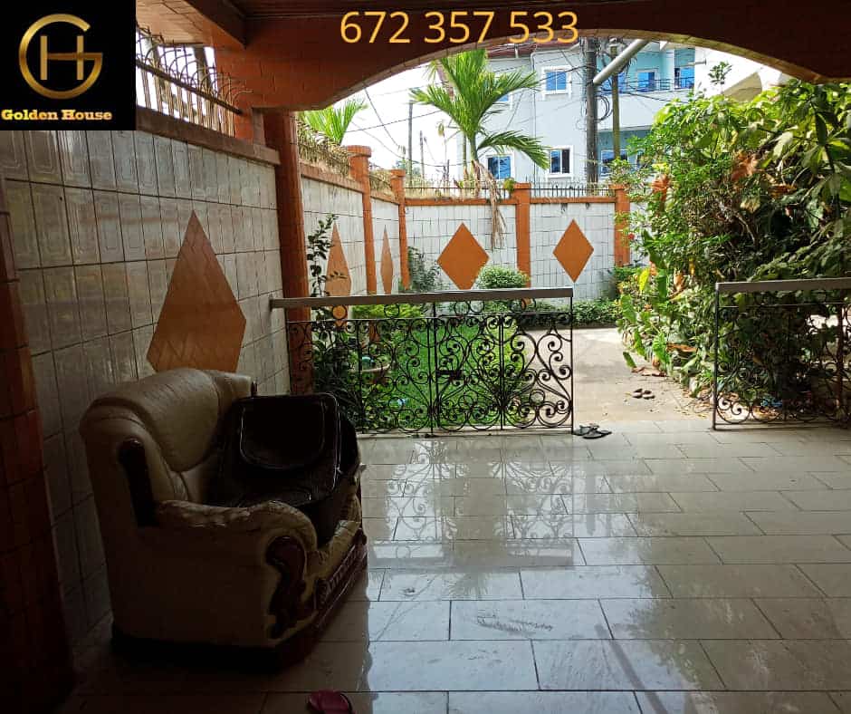 House (Duplex) to rent - Douala, Bonamoussadi, denver - 1 living room(s), 4 bedroom(s), 4 bathroom(s) - 450 000 FCFA / month