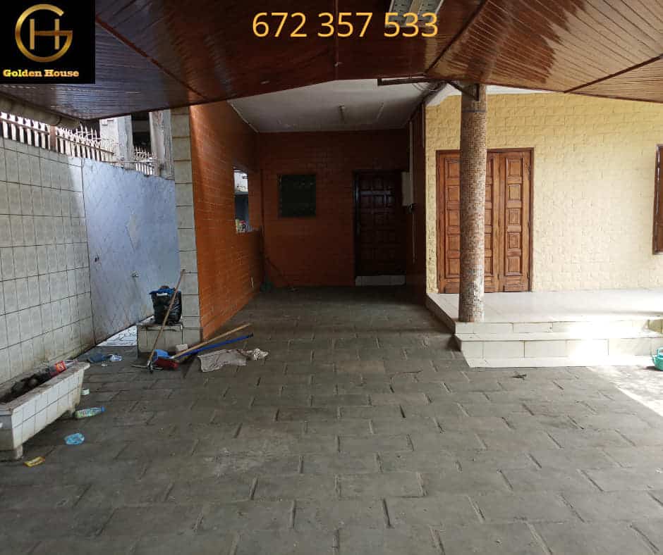 Maison (Duplex) à louer - Douala, Bonamoussadi, denver - 1 salon(s), 4 chambre(s), 4 salle(s) de bains - 450 000 FCFA / mois