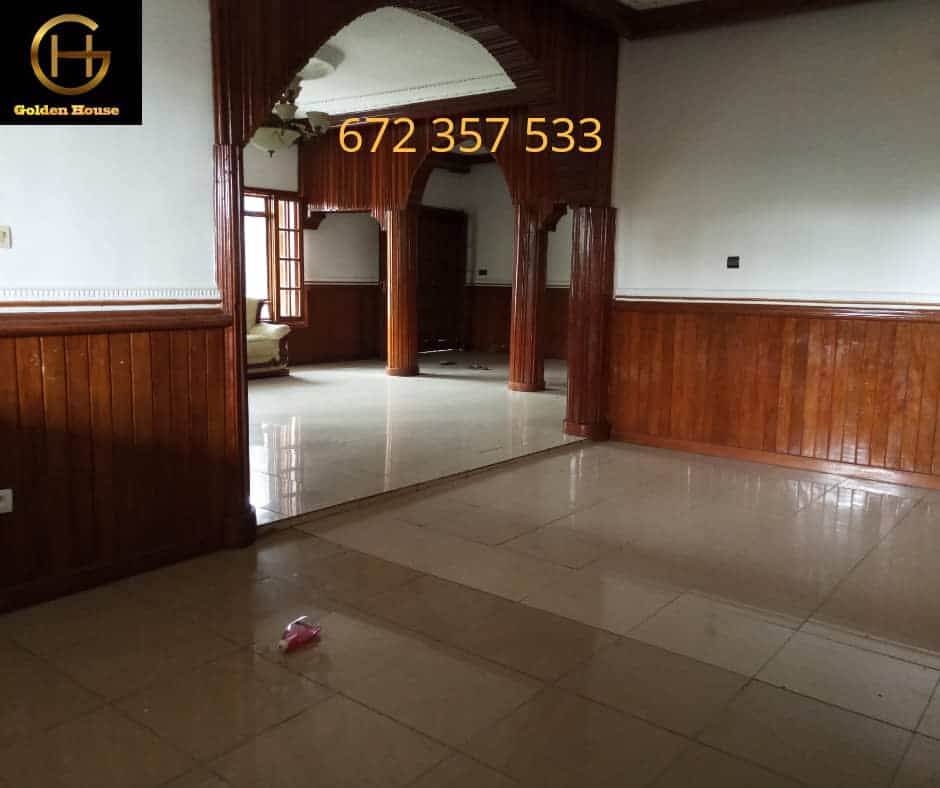 Maison (Duplex) à louer - Douala, Bonamoussadi, denver - 1 salon(s), 4 chambre(s), 4 salle(s) de bains - 450 000 FCFA / mois