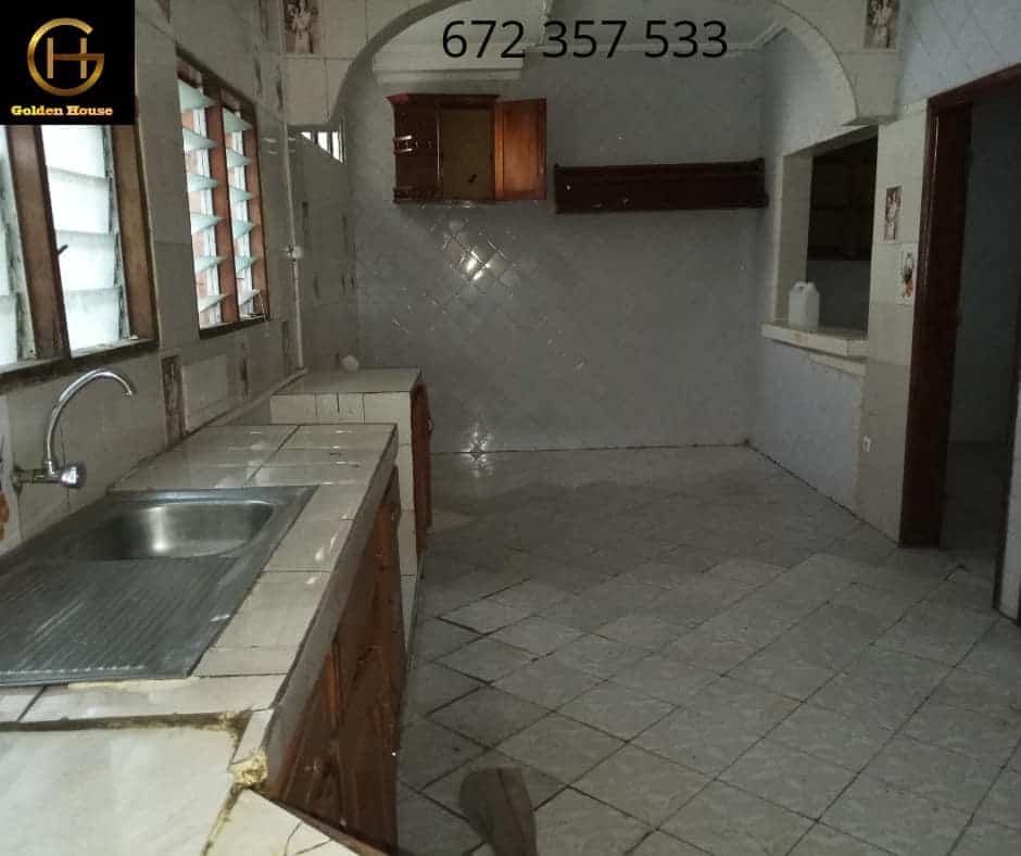 Maison (Duplex) à louer - Douala, Bonamoussadi, denver - 1 salon(s), 4 chambre(s), 4 salle(s) de bains - 450 000 FCFA / mois