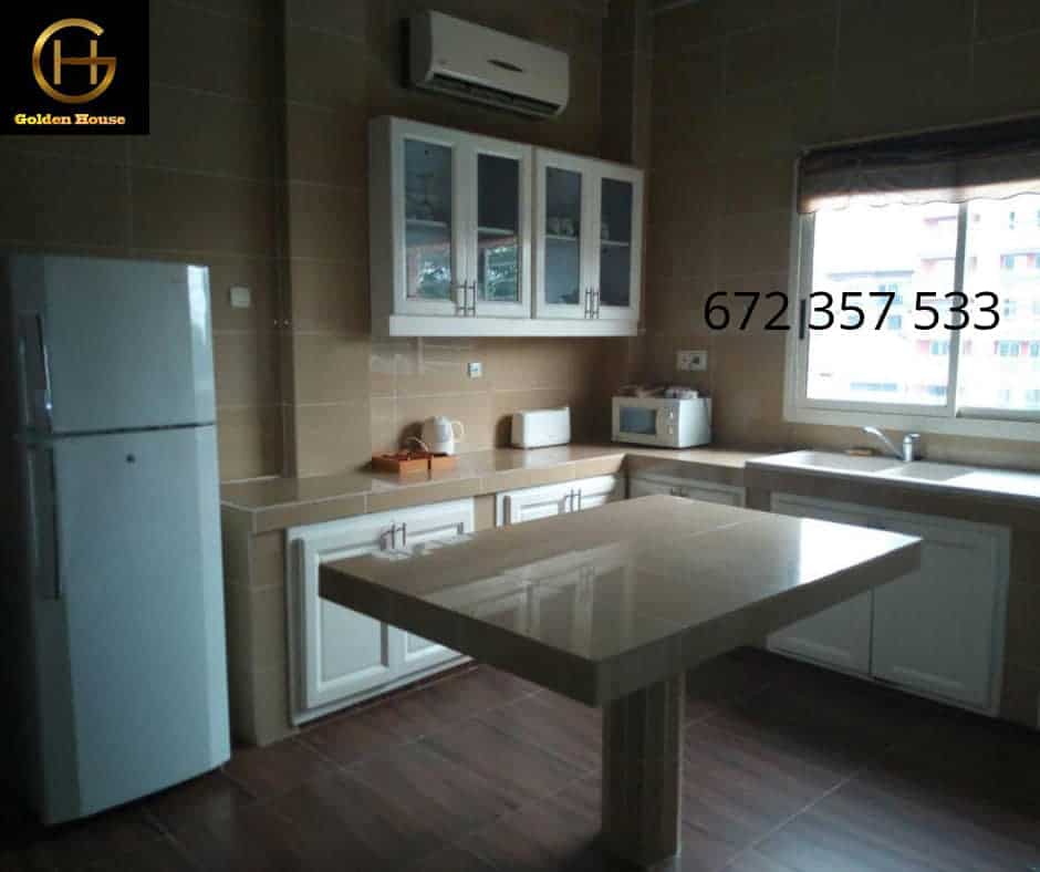 Appartement à louer - Douala, Bonanjo, bonanjo - 1 salon(s), 4 chambre(s), 5 salle(s) de bains - 3 000 000 FCFA / mois