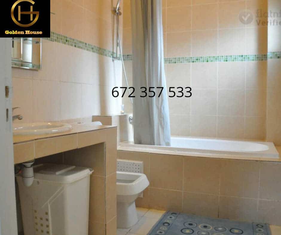 Appartement à louer - Douala, Bonanjo, bonanjo - 1 salon(s), 4 chambre(s), 5 salle(s) de bains - 3 000 000 FCFA / mois