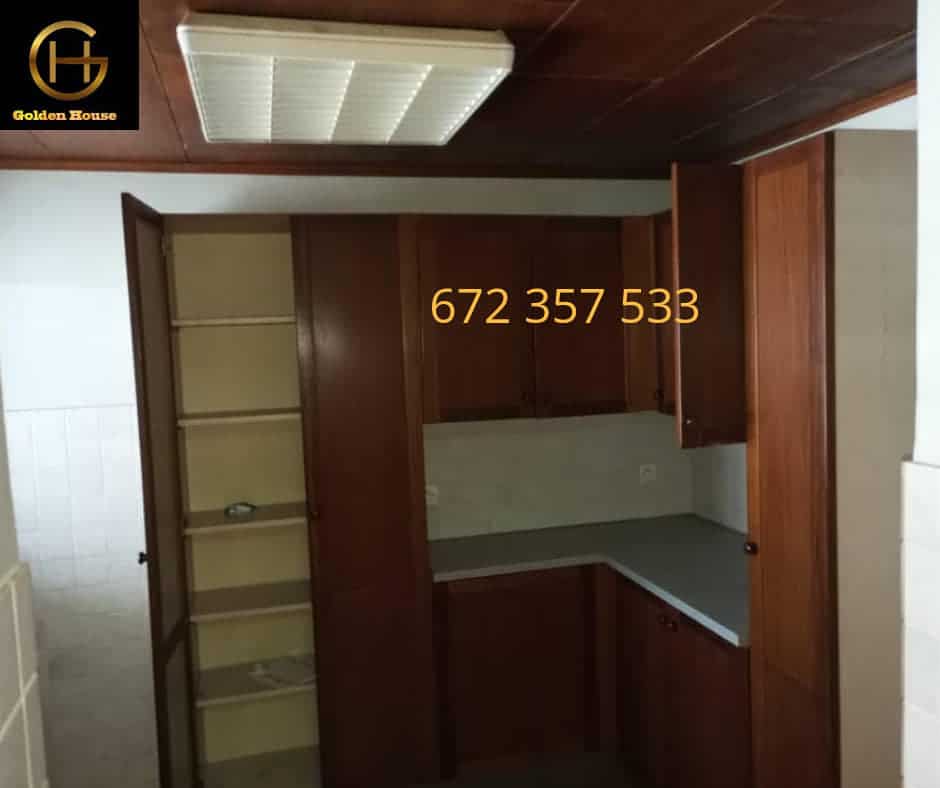Maison (Duplex) à louer - Douala, Bonapriso, bonapriso - 1 salon(s), 4 chambre(s), 5 salle(s) de bains - 2 800 000 FCFA / mois