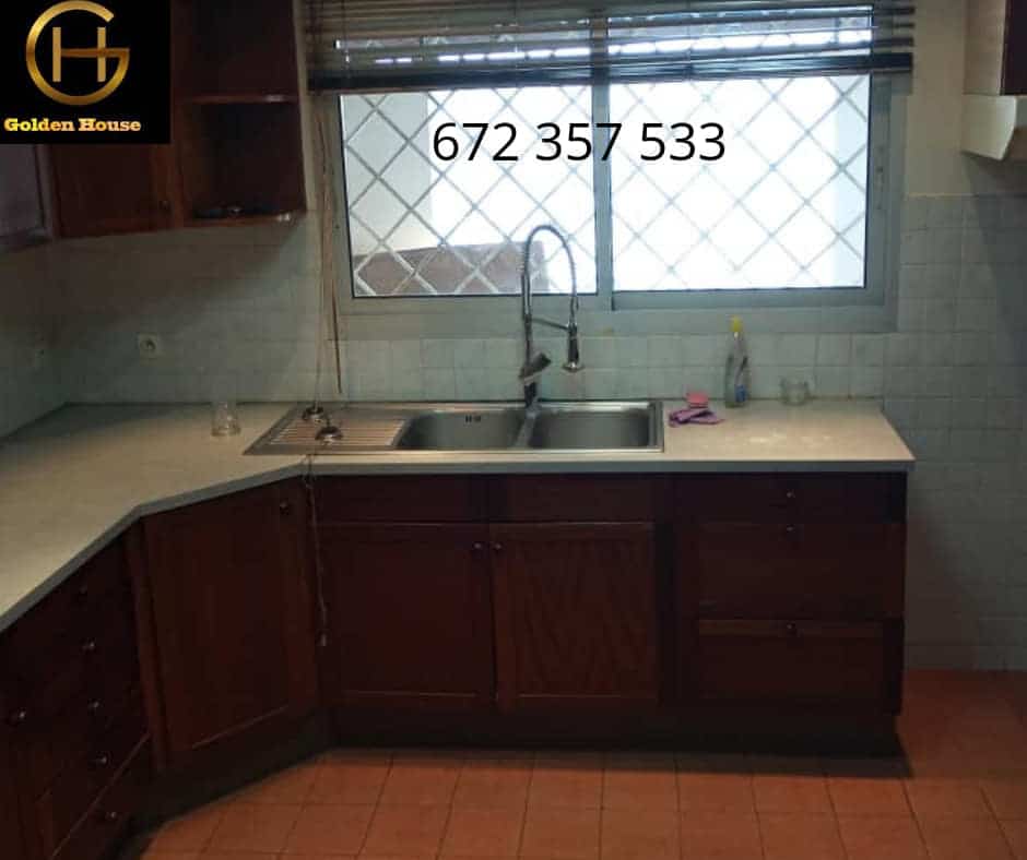 Maison (Duplex) à louer - Douala, Bonapriso, bonapriso - 1 salon(s), 4 chambre(s), 5 salle(s) de bains - 2 800 000 FCFA / mois