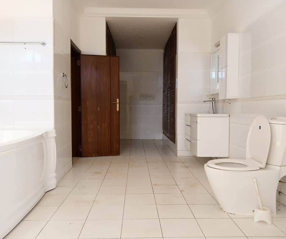 Bureau à louer à Douala, Bonapriso, bonapriso - 300 m2 - 4 000 000 FCFA