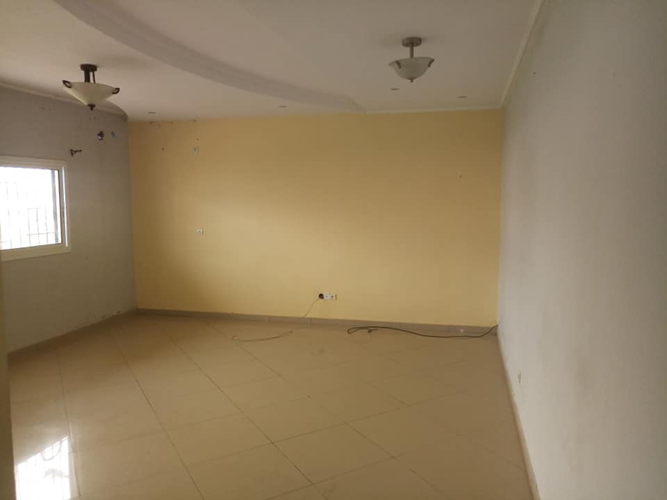 Office to rent at Douala, Akwa I, AKWA - 250 m2 - 250 000 FCFA