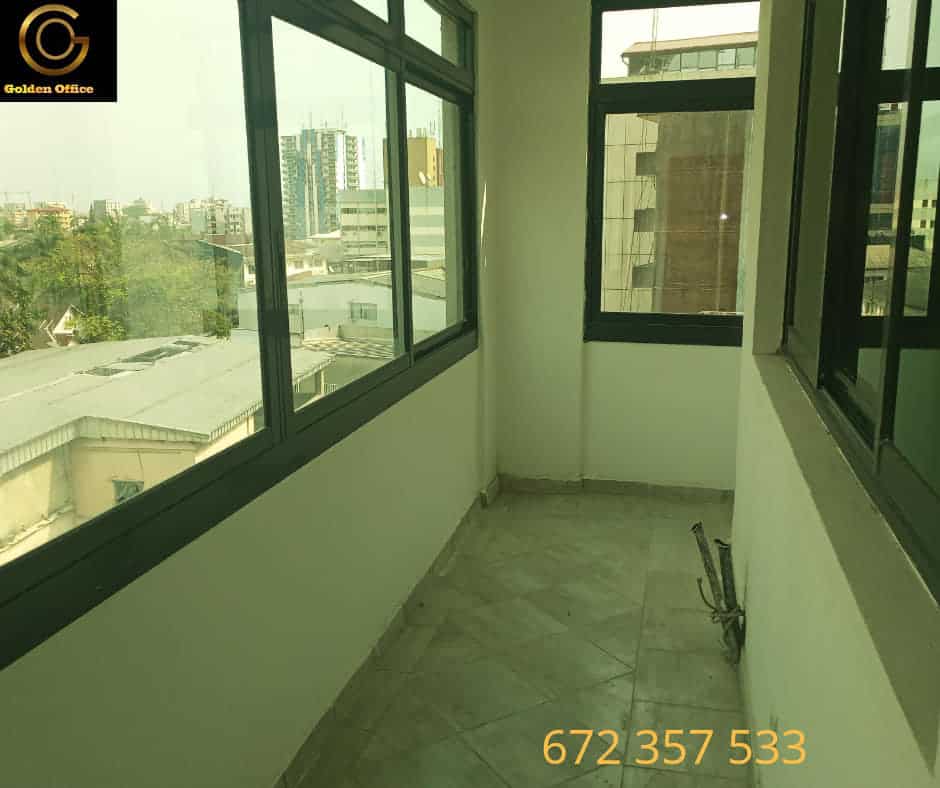 Bureau à louer à Douala, Bonanloka, bonanjo - 124 m2 - 1 000 000 FCFA