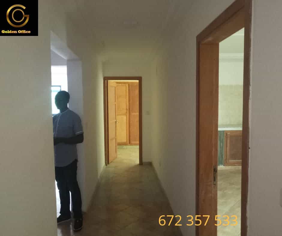 Bureau à louer à Douala, Bonanloka, bonanjo - 124 m2 - 1 000 000 FCFA