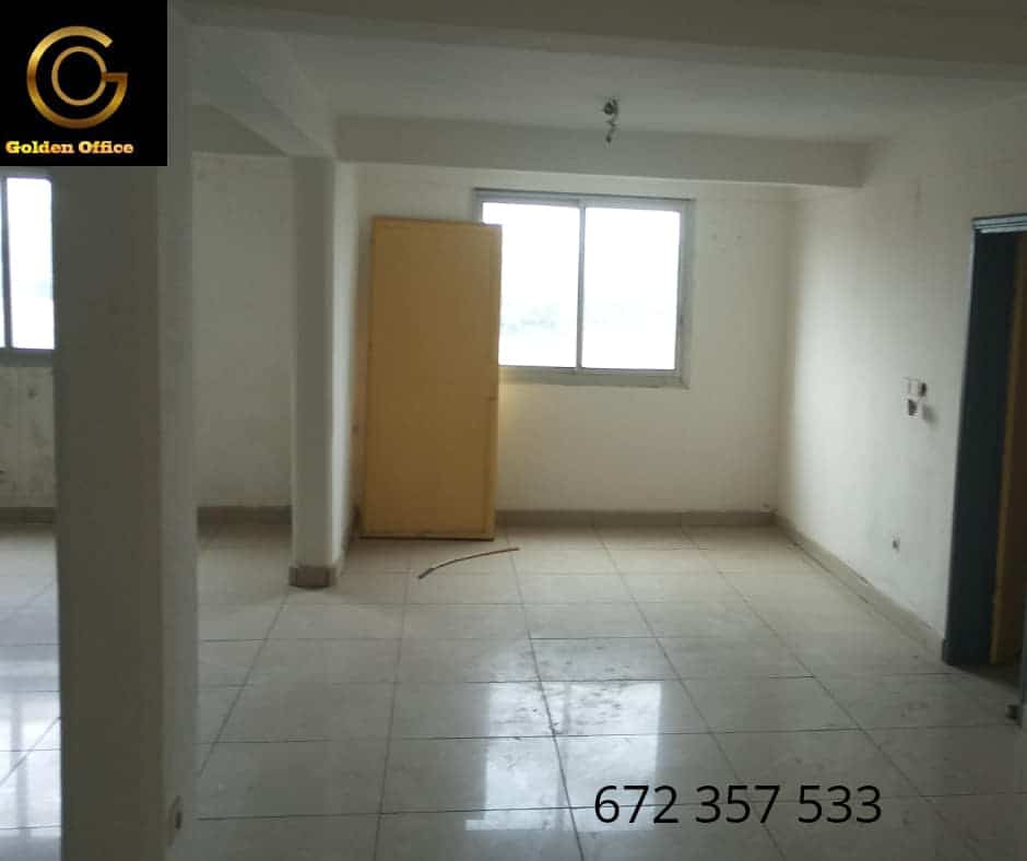 Office to rent at Douala, Akwa I, AKWA - 120 m2 - 1 200 000 FCFA