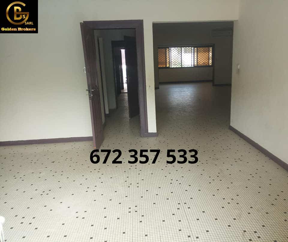 House (Villa) for sale - Douala, Bonapriso, bonapriso - 1 living room(s), 3 bedroom(s), 3 bathroom(s) - 500 000 000 FCFA / month