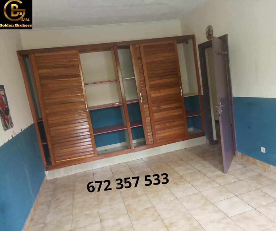 House (Villa) for sale - Douala, Bonapriso, bonapriso - 1 living room(s), 3 bedroom(s), 3 bathroom(s) - 500 000 000 FCFA / month