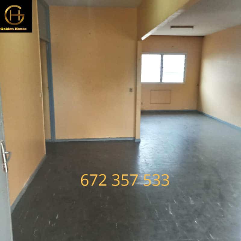 Maison (Villa) à vendre - Douala, Bonamoussadi, petit terrain zone A - 1 salon(s), 3 chambre(s), 3 salle(s) de bains - 90 000 000 FCFA