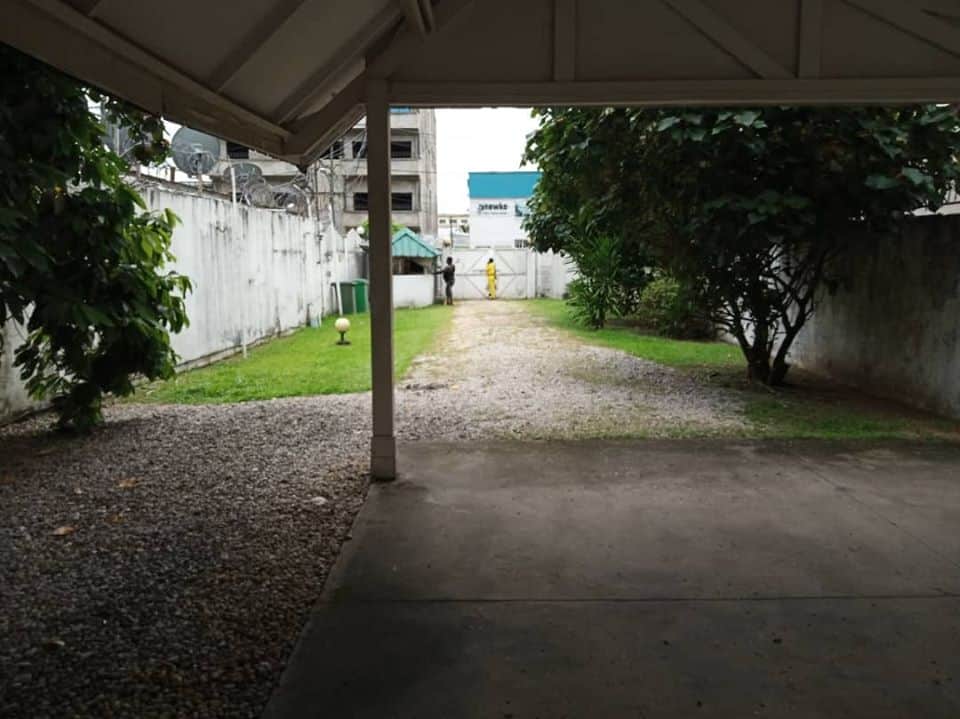 House (Villa) to rent - Douala, Bonapriso, bonapriso - 1 living room(s), 4 bedroom(s), 5 bathroom(s) - 1 700 000 FCFA / month