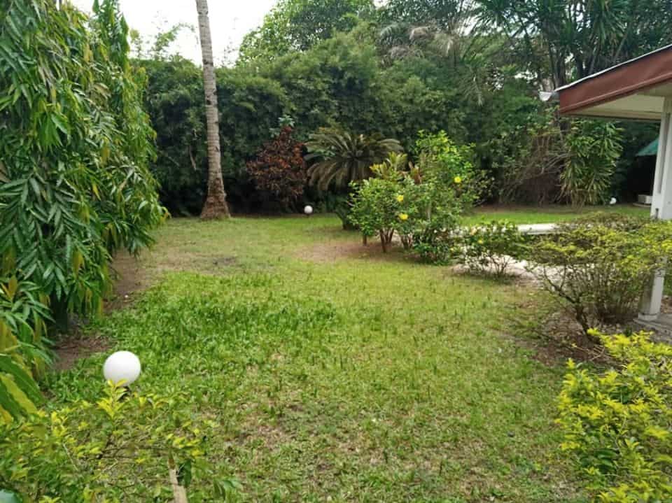 House (Villa) to rent - Douala, Bonapriso, bonapriso - 1 living room(s), 4 bedroom(s), 5 bathroom(s) - 2 000 000 FCFA / month