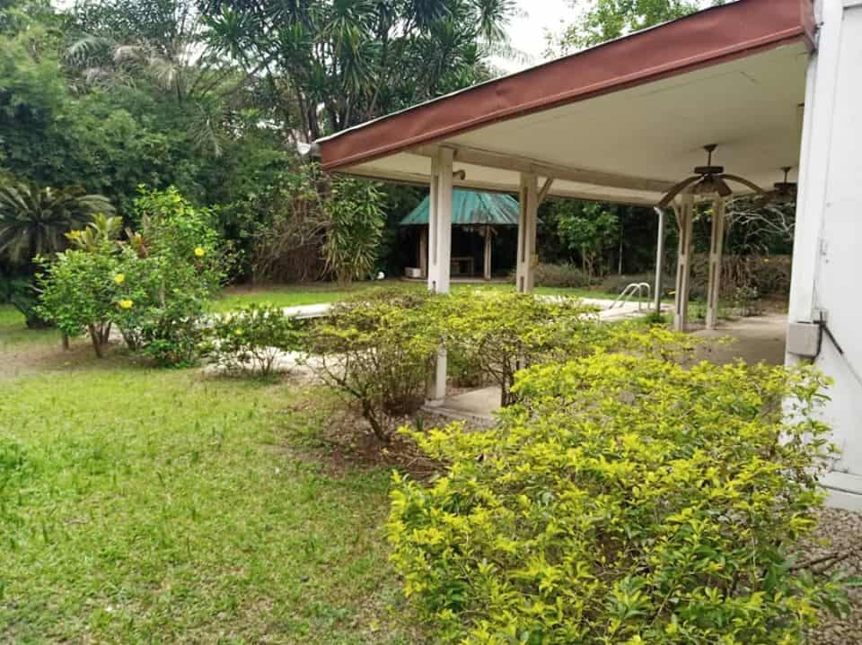 Maison (Villa) à louer - Douala, Bonapriso, bonapriso - 1 salon(s), 4 chambre(s), 5 salle(s) de bains - 2 000 000 FCFA / mois