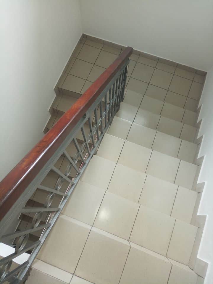 Maison (Villa) à louer - Douala, Bali, rue des manguiers - 1 salon(s), 4 chambre(s), 3 salle(s) de bains - 700 000 FCFA / mois