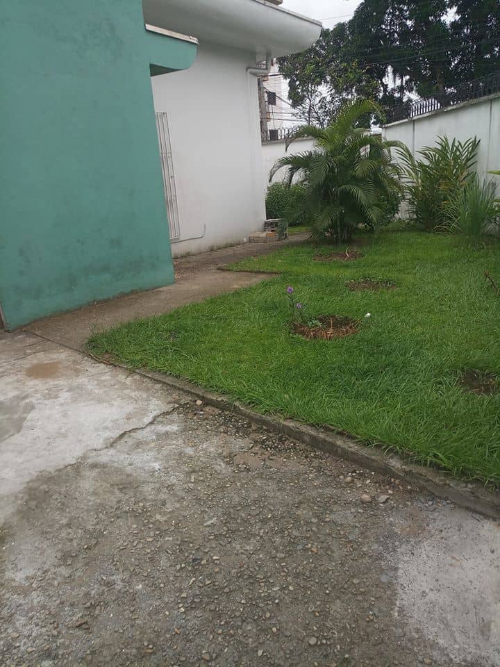 Maison (Villa) à louer - Douala, Bali, rue des manguiers - 1 salon(s), 4 chambre(s), 3 salle(s) de bains - 700 000 FCFA / mois