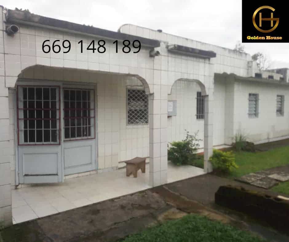 House (Villa) for sale - Douala, Makepe, makepe - 1 living room(s), 5 bedroom(s), 3 bathroom(s) - 75 000 000 FCFA / month