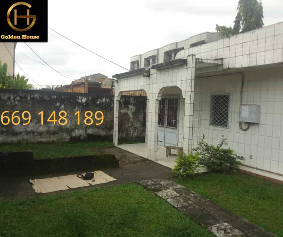 House (Villa) for sale - Douala, Makepe, makepe - 1 living room(s), 5 bedroom(s), 3 bathroom(s) - 75 000 000 FCFA / month