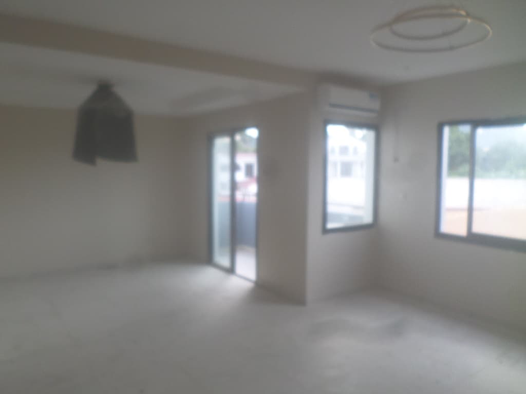 Apartment to rent - Yaoundé, Bastos, pas loin du rond point bastos IMMEUBLE NEUF DE 9 APPARTEMENT AVEC ASCENCEUR  5 APPARTEMENT DE 3 CHAMBRES ET 4 APPARTEMENT DE  2CHAMBRES - 1 living room(s), 3 bedroom(s), 4 bathroom(s) - 17 000 000 FCFA / month