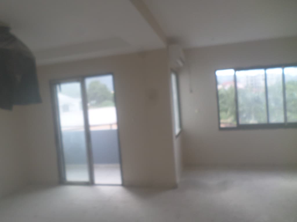 Apartment to rent - Yaoundé, Bastos, pas loin du rond point bastos IMMEUBLE NEUF DE 9 APPARTEMENT AVEC ASCENCEUR  5 APPARTEMENT DE 3 CHAMBRES ET 4 APPARTEMENT DE  2CHAMBRES - 1 living room(s), 3 bedroom(s), 4 bathroom(s) - 17 000 000 FCFA / month