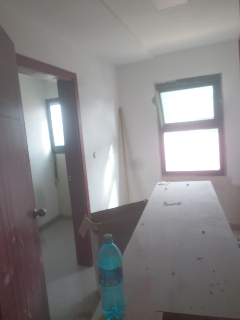 Apartment to rent - Yaoundé, Bastos, pas loin du rond point bastos IMMEUBLE NEUF DE 9 APPARTEMENT AVEC ASCENCEUR  5 APPARTEMENT DE 3 CHAMBRES ET 4 APPARTEMENT DE  2CHAMBRES - 1 living room(s), 3 bedroom(s), 4 bathroom(s) - 17 000 000 FCFA / month