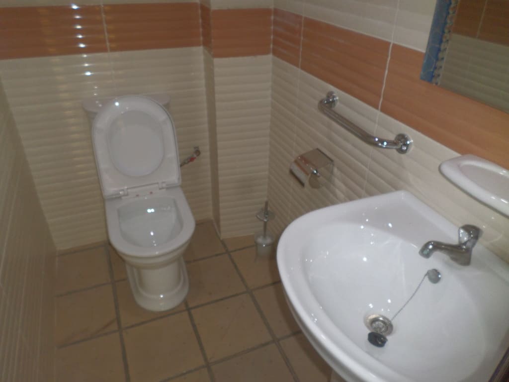 Apartment to rent - Yaoundé, Bastos, pas loin de lusine bastos - 1 living room(s), 2 bedroom(s), 3 bathroom(s) - 1 200 000 FCFA / month
