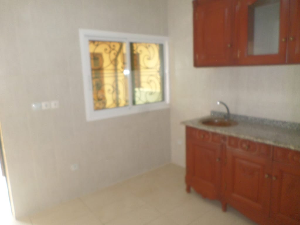Apartment to rent - Yaoundé, Bastos, pas loin de lusine bastos - 1 living room(s), 2 bedroom(s), 3 bathroom(s) - 1 200 000 FCFA / month