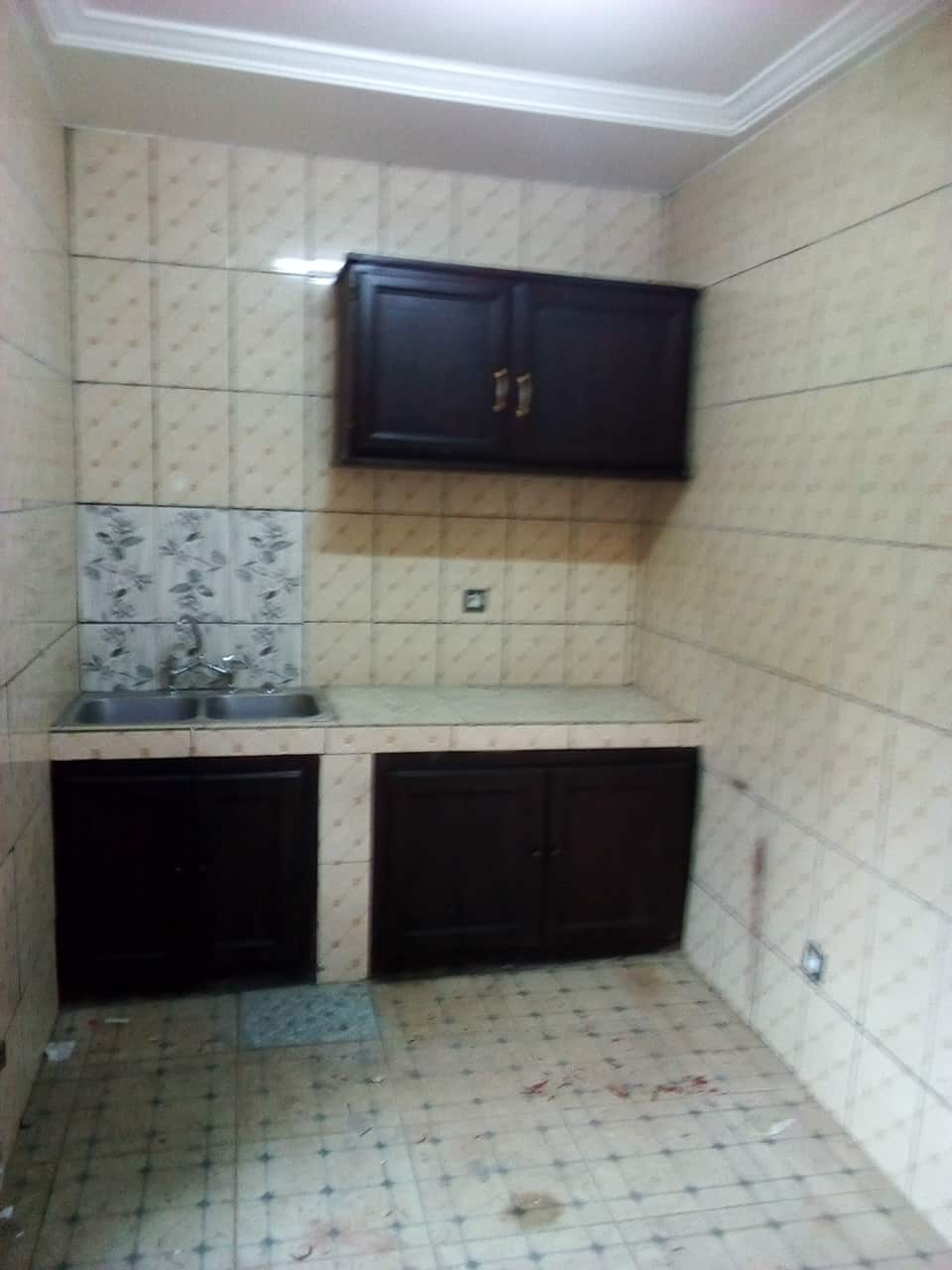 Apartment to rent - Yaoundé, Mfandena, pas loin de la carriere - 1 living room(s), 2 bedroom(s), 1 bathroom(s) - 200 000 FCFA / month