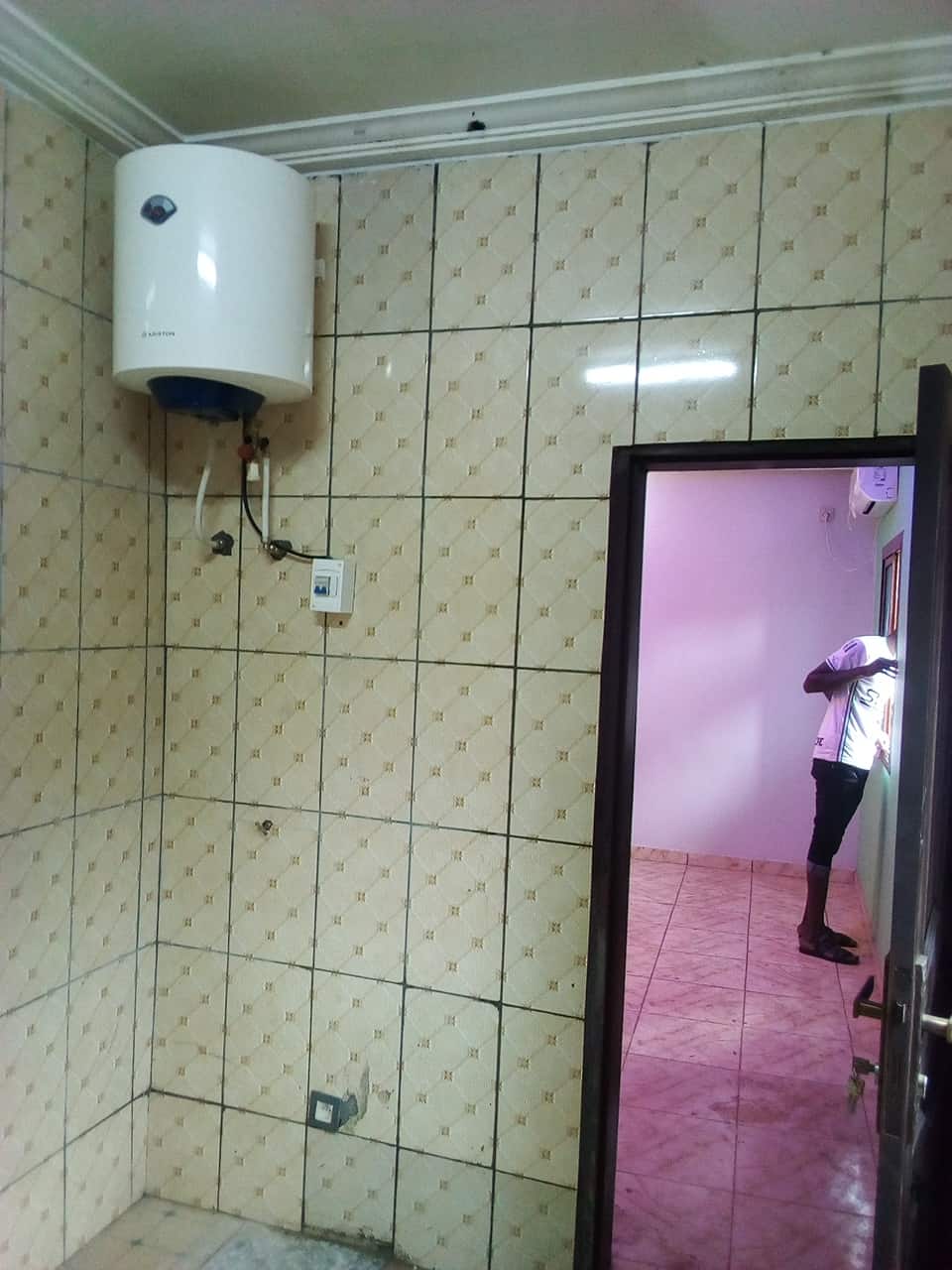 Apartment to rent - Yaoundé, Mfandena, pas loin de la carriere - 1 living room(s), 2 bedroom(s), 1 bathroom(s) - 200 000 FCFA / month
