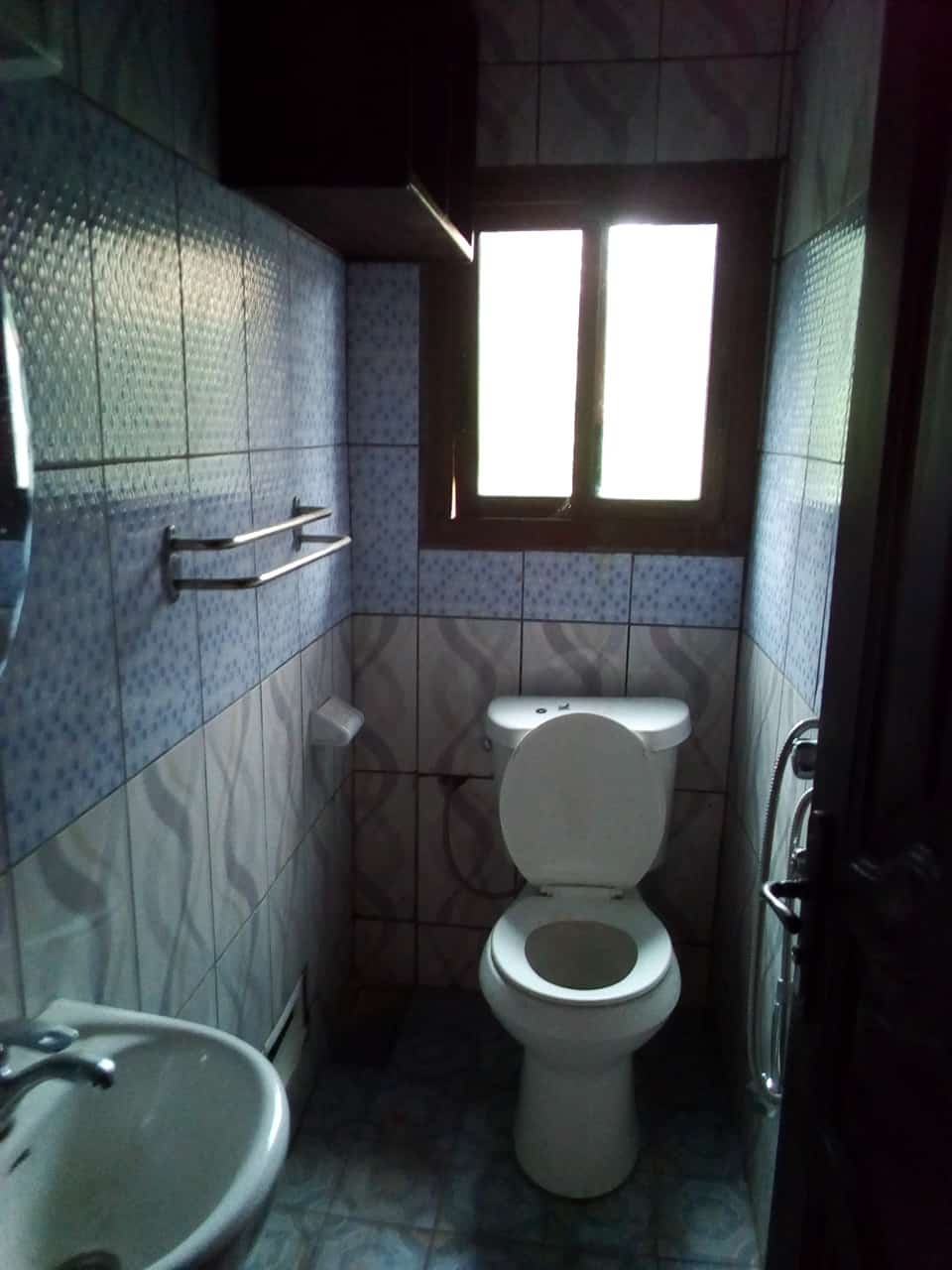 Apartment to rent - Yaoundé, Mfandena, pas loin de la carriere - 1 living room(s), 2 bedroom(s), 1 bathroom(s) - 200 000 FCFA / month