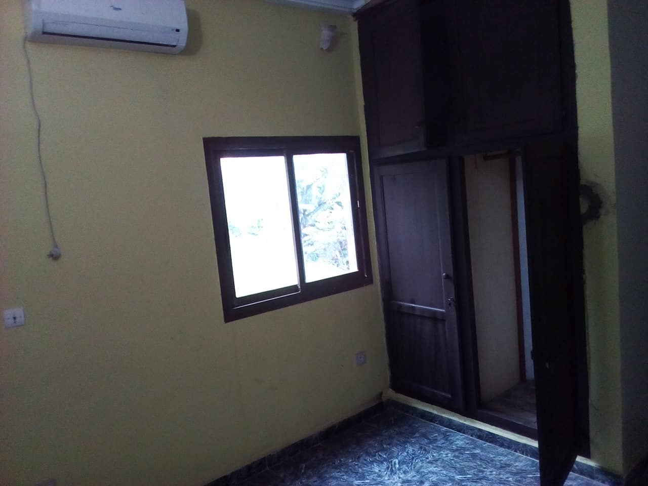 Apartment to rent - Yaoundé, Mfandena, pas loin de la carriere - 1 living room(s), 2 bedroom(s), 1 bathroom(s) - 200 000 FCFA / month