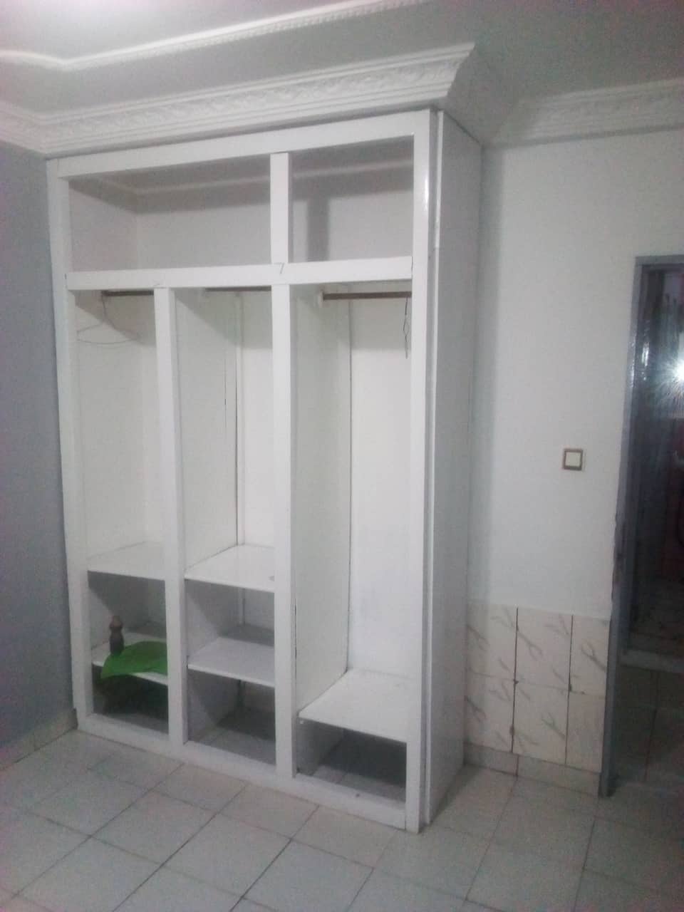 Apartment to rent - Yaoundé, Mbankolo, pas loin du carrefour golf - 1 living room(s), 2 bedroom(s), 1 bathroom(s) - 150 000 FCFA / month