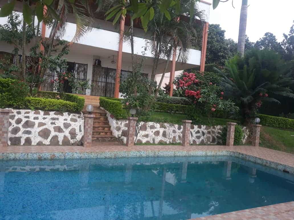House (Villa) to rent - Yaoundé, Mbankolo, À une minute du golf - 1 living room(s), 4 bedroom(s), 3 bathroom(s) - 2 500 000 FCFA / month