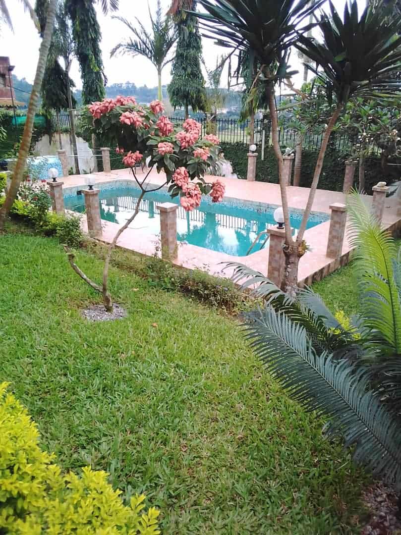 House (Villa) to rent - Yaoundé, Mbankolo, À une minute du golf - 1 living room(s), 4 bedroom(s), 3 bathroom(s) - 2 500 000 FCFA / month