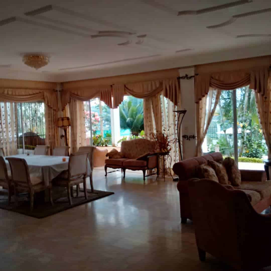 House (Villa) to rent - Yaoundé, Mbankolo, À une minute du golf - 1 living room(s), 4 bedroom(s), 3 bathroom(s) - 2 500 000 FCFA / month