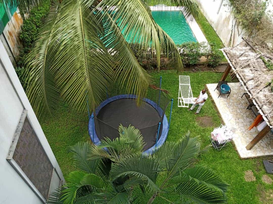 Apartment to rent - Douala, Bonapriso, Avenue de Gaule - 1 living room(s), 3 bedroom(s), 2 bathroom(s) - 1 800 000 FCFA / month