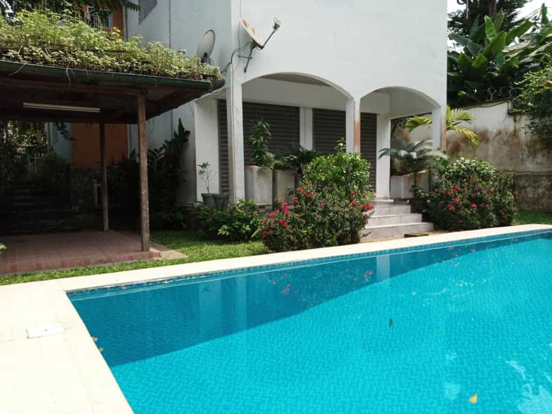 House (Villa) to rent - Douala, Bonapriso, Avenue de Gaule - 1 living room(s), 4 bedroom(s), 3 bathroom(s) - 2 500 000 FCFA / month