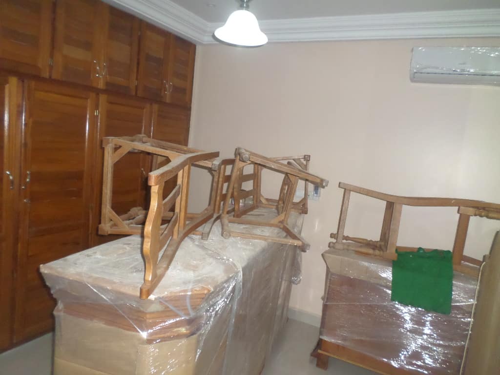 House (Villa) to rent - Yaoundé, Bastos, pas loin du golf - 1 living room(s), 4 bedroom(s), 3 bathroom(s) - 1 500 000 FCFA / month