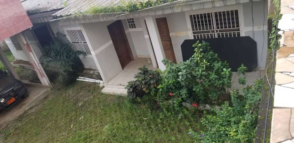 Maison (Villa) à louer - Douala, Logpom, Carrefour andem - 1 salon(s), 4 chambre(s), 3 salle(s) de bains - 500 000 FCFA / mois