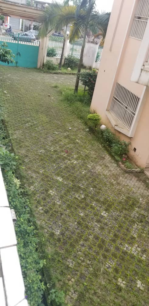 Maison (Villa) à louer - Douala, Logpom, Carrefour andem - 1 salon(s), 4 chambre(s), 3 salle(s) de bains - 500 000 FCFA / mois