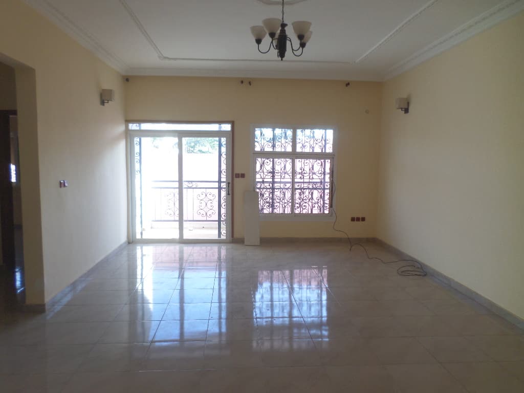 Apartment to rent - Yaoundé, Ekoumdoum, PAS LOIN DE HAPPI - 1 living room(s), 2 bedroom(s), 2 bathroom(s) - 200 000 FCFA / month