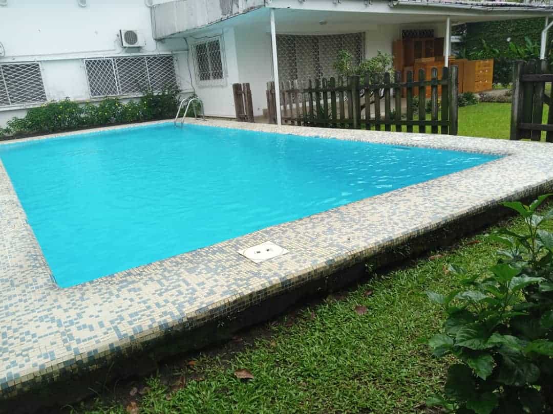 House (Villa) to rent - Douala, Bonapriso, Rue njo njo - 1 living room(s), 4 bedroom(s), 3 bathroom(s) - 2 500 000 FCFA / month